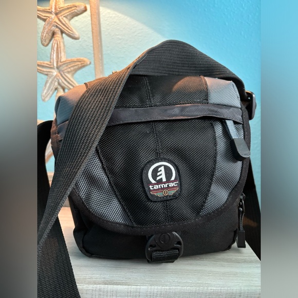 Nikon D40 ED 18-55 mm with bag and accessories - Picture 7 of 9